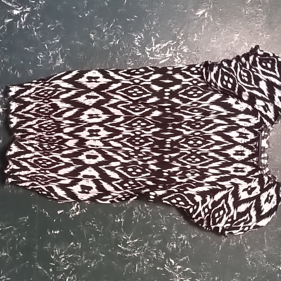 ⭐Black and white blouse - Picture 1 of 1